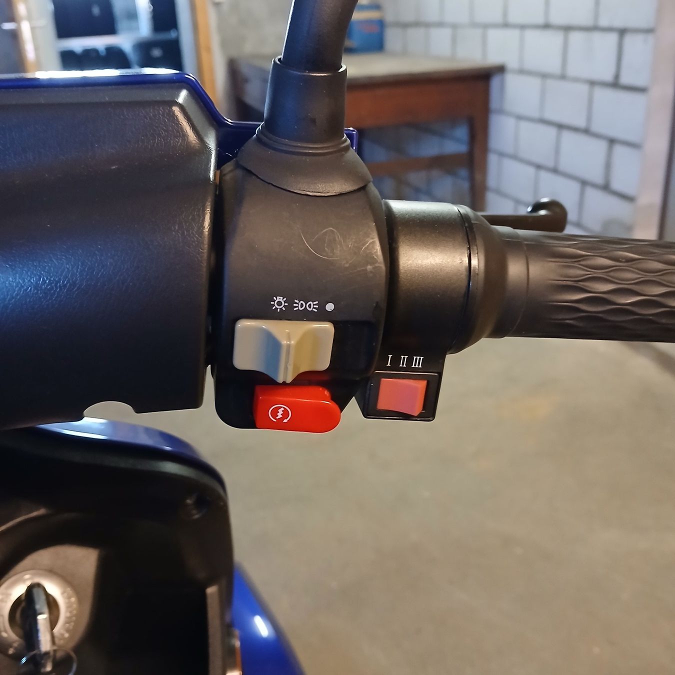 Veicoli elettrici: Elektromobil Emover CN blau – Usato da Kernenried venduto da Sqalperose 9