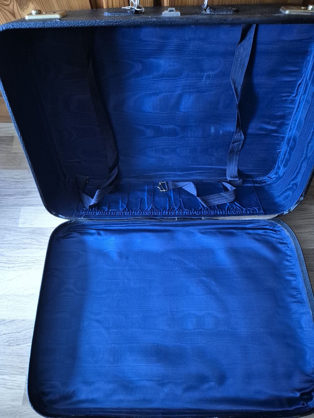 Reisekoffer: Vintage Koffer / Reisekoffer, schwarz – Gebraucht aus Langenthal von Polarisstern 4