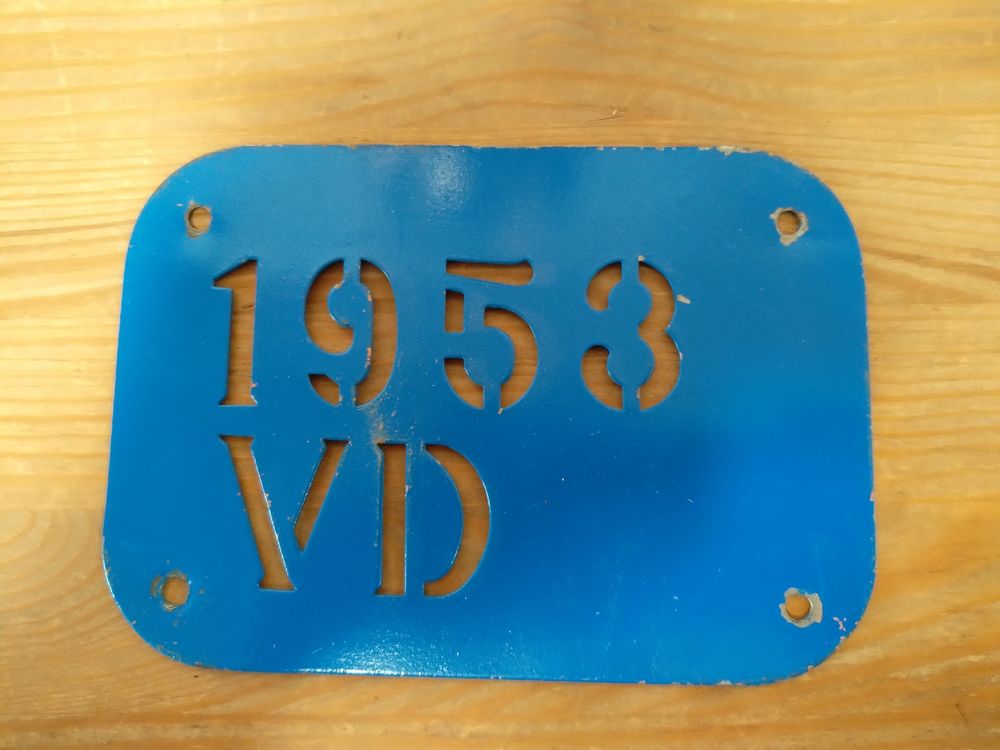 File:Ancienne immatriculation tracteur, Loire, France (août 2020).jpg - Wikimedi