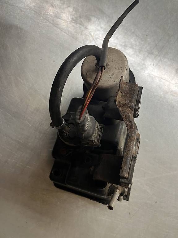 Tutti pezzi di ricambio auto: VW Golf 2 Jetta Scirocco 16V 8V Catch Tank – Usato da Ermensee venduto da SchallerHUF 2