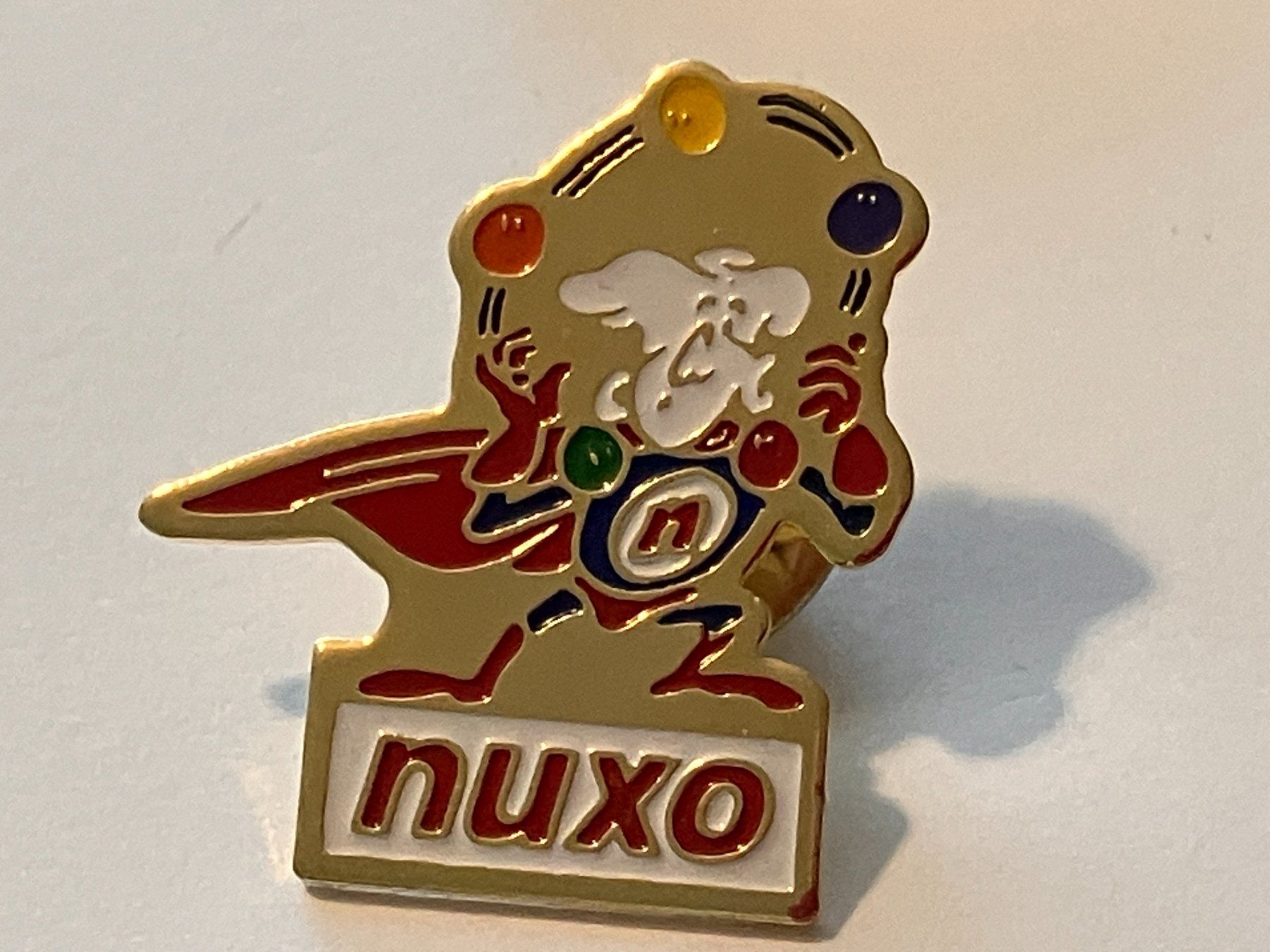 Placchette & Badge: 1 Pin Nuxo – Usato da Basel venduto da djwwpp