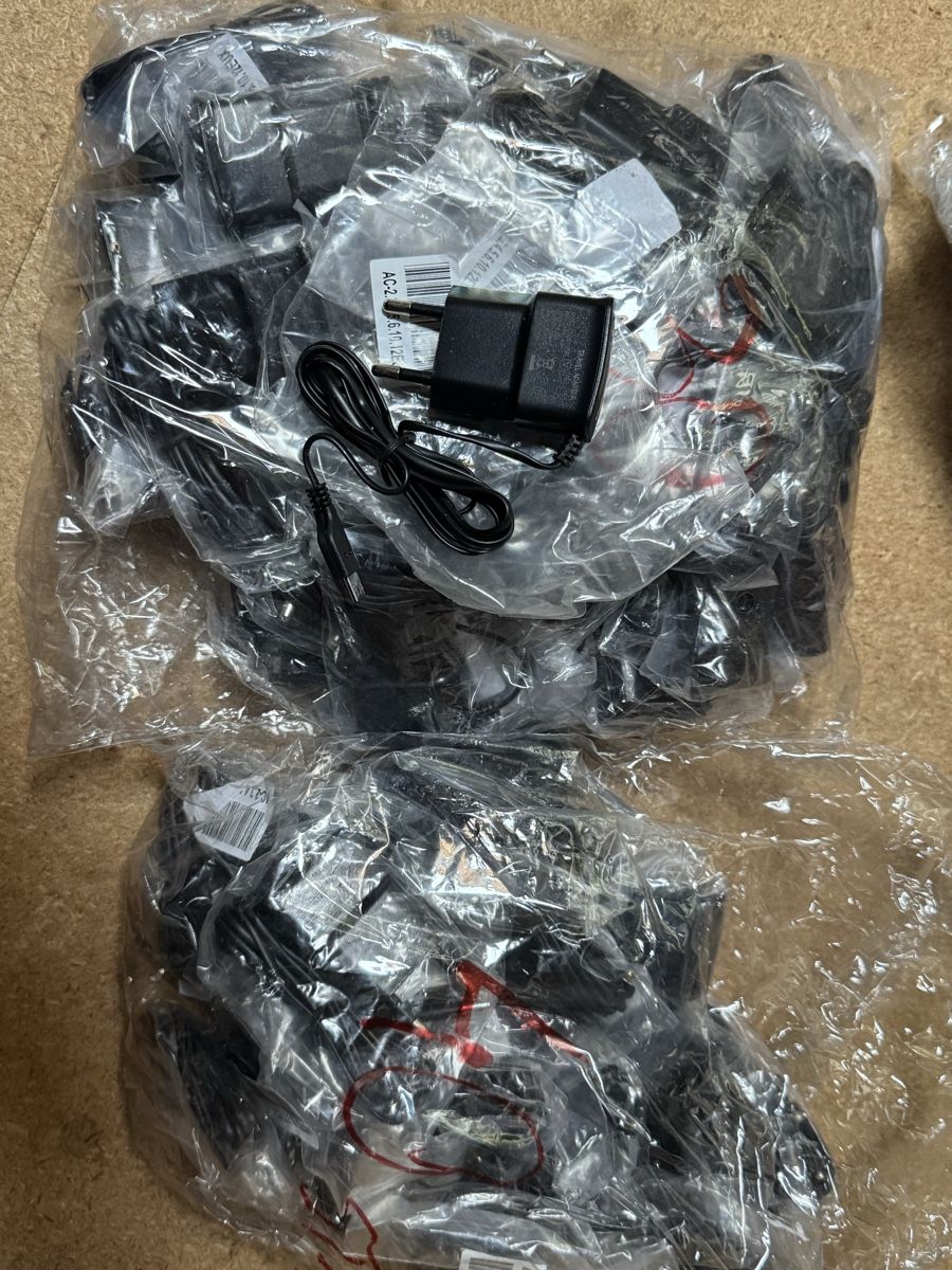 Caricabatterie: Restposten 14 Ladegerät mit micro usb 48 stk – Nuovo e nell'imballaggio originale da winterthur venduto da ds09061 1