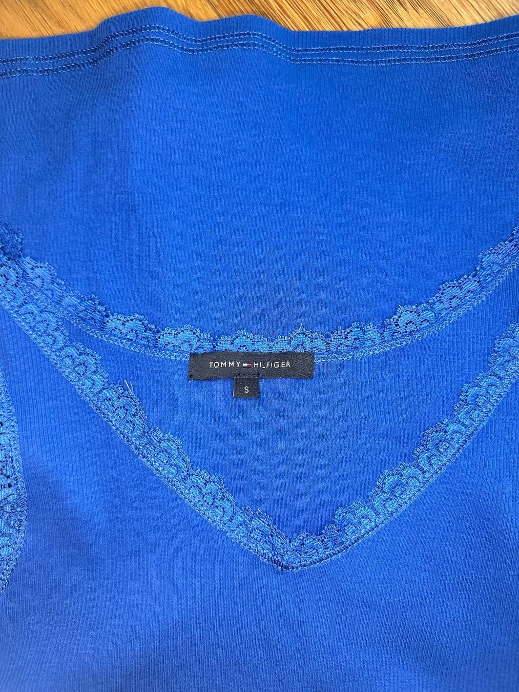 Tommy Hilfiger Tops: Hilfiger Spitze Shirt Oberteil s – Neuf (Voir description) à Pfaffhausen par Klaras_second_hand 3