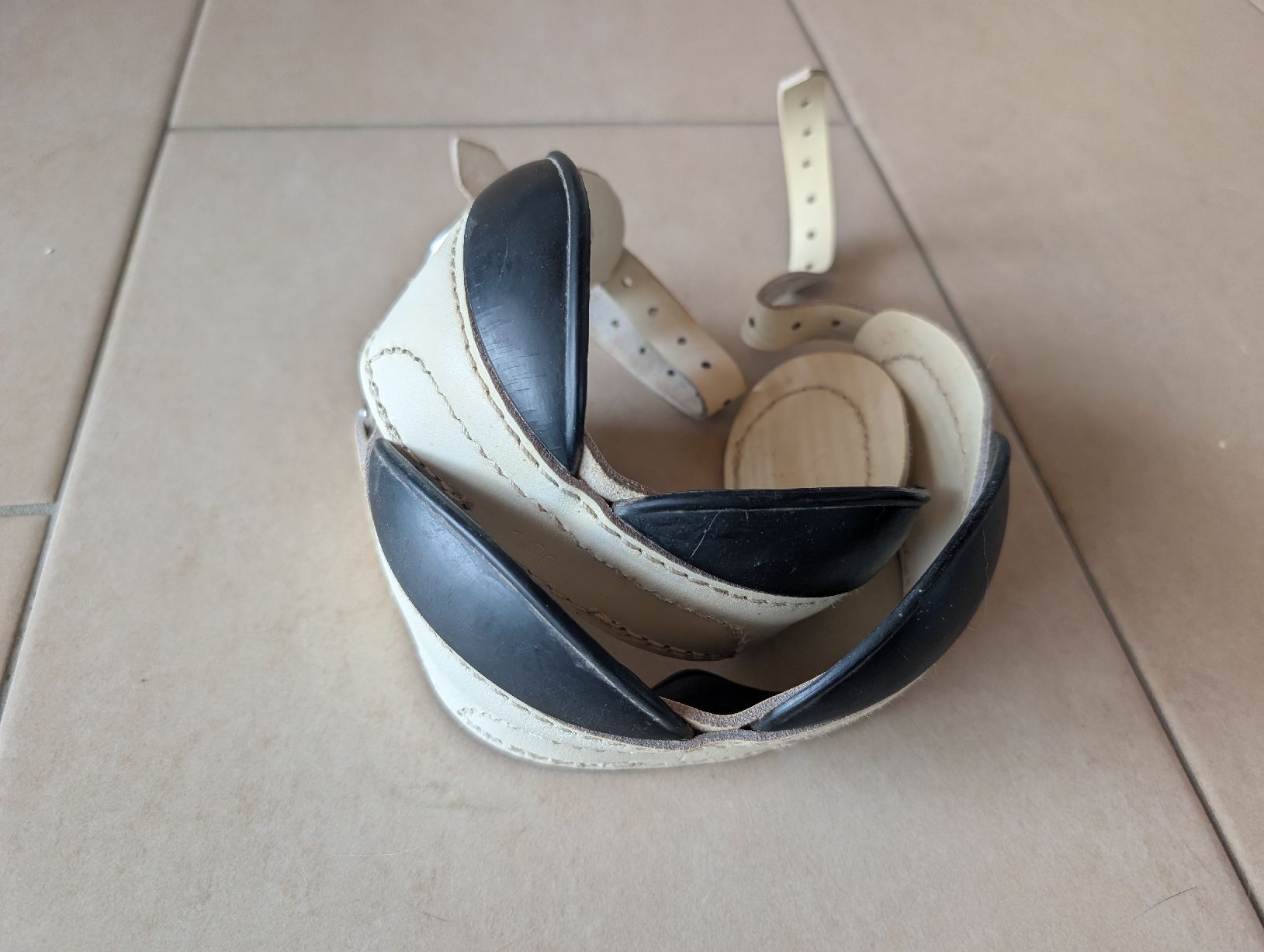 Scarpe per cavalli: Ballenboots 190g weiss Isländer – Usato da Glattbrugg venduto da Rose198