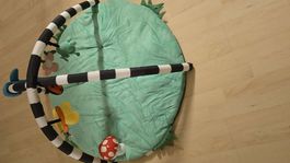 Spielbogen mit Krabbeldecke grün neuwertiger Zustand