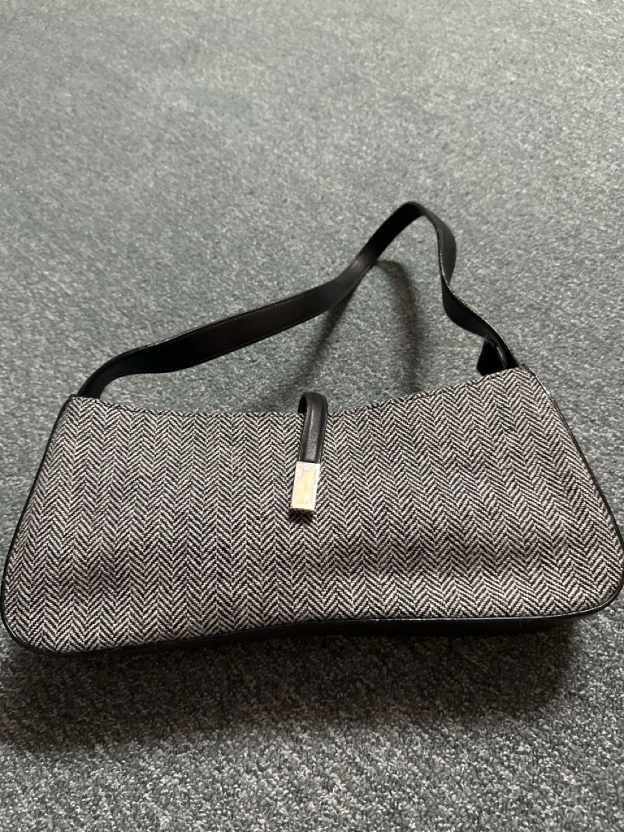 Sacs femmes: Handtasche mit Reissverschluss  – D'occasion à Baltschieder par YmroBe