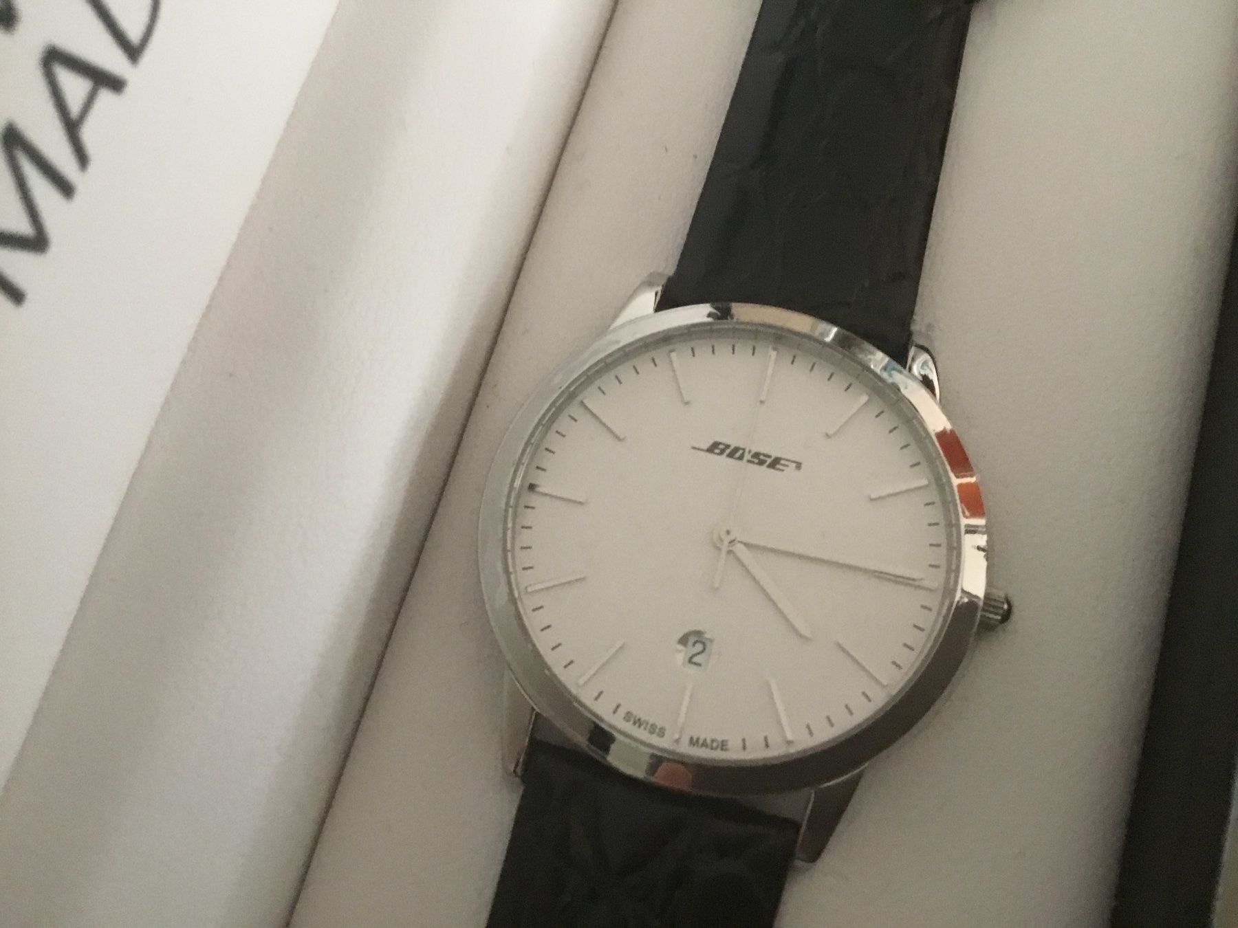 Orologi: Silberfarbene Armbanduhr mit BOSE - Logo – Nuovo e nell'imballaggio originale da Rheinfelden venduto da Floyd5