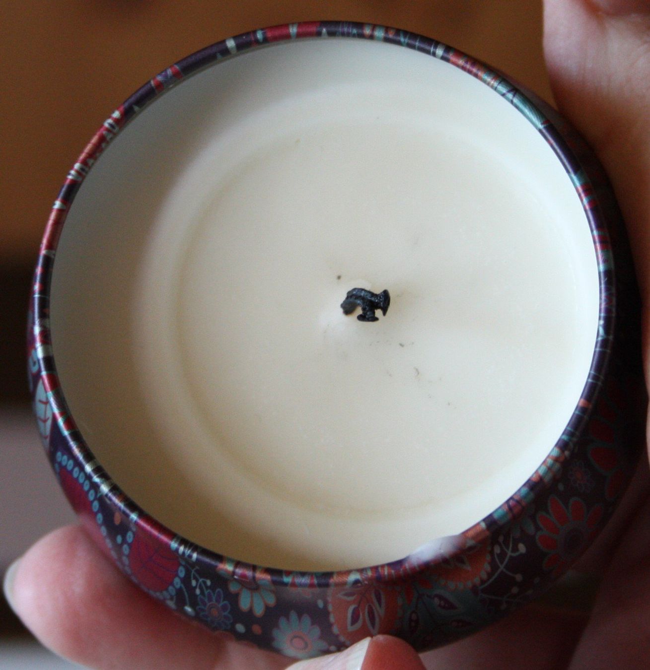 Candele: Kerze in Blechdose violett - bunt – Usato da Flüelen venduto da Diversicum-Shop 4
