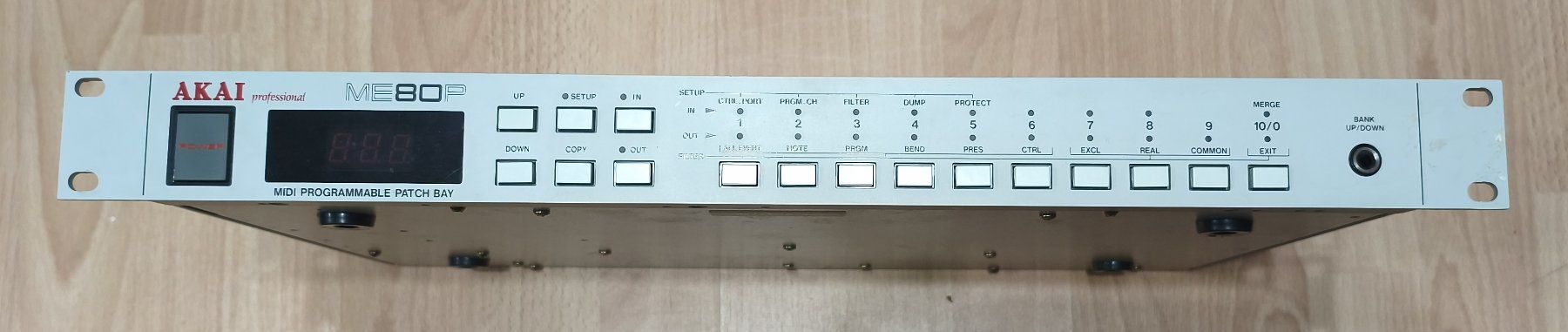 Akai Strumenti musicali: Akai ME80P midi patchbay 8in / 10out – Usato da Cheyres venduto da Alex60