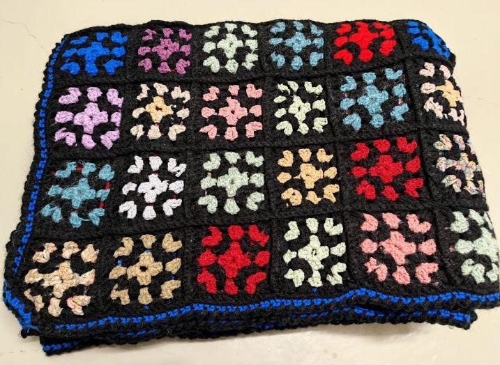 Coperte: Handgefertigte Häkeldecke – Nuovo (secondo la descrizione) da Hunzenschwil venduto da MuellerAarau