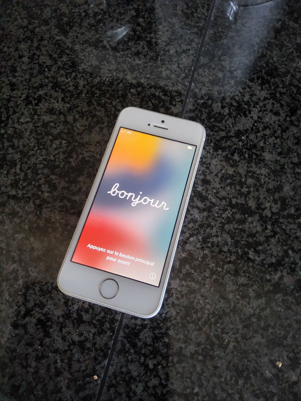 Apple Handys / Smartphones: iPhone SE 1re génération argent bon état 32Go – Gebraucht aus Granges-Paccot von yvanperrenoud