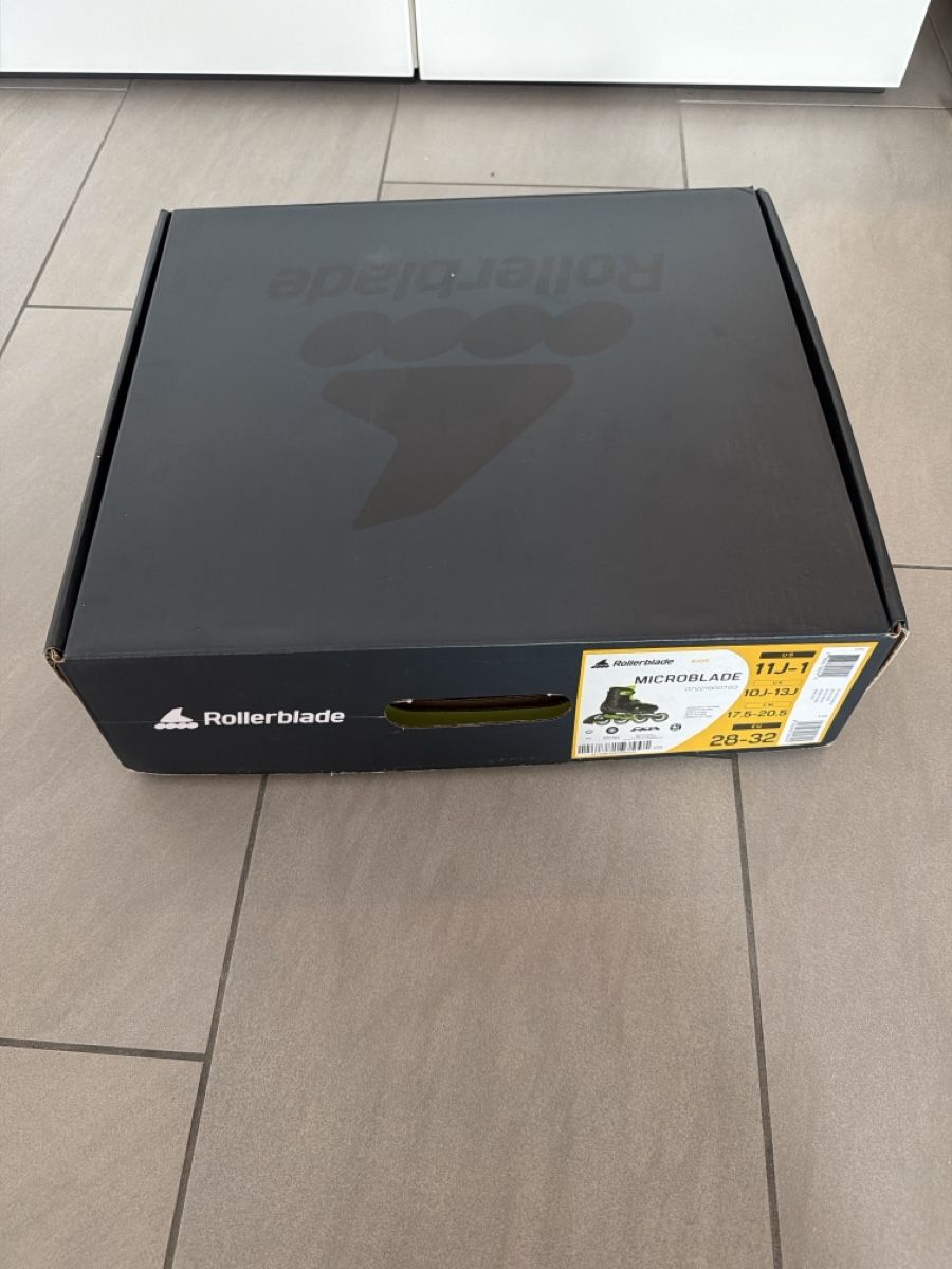 Pattini in linea & Pattini a rotelle: Rollerblade Microblade Kinder Rollschuh Grösse 28-32 neu – Usato da Niederglatt ZH venduto da Maple12345 2
