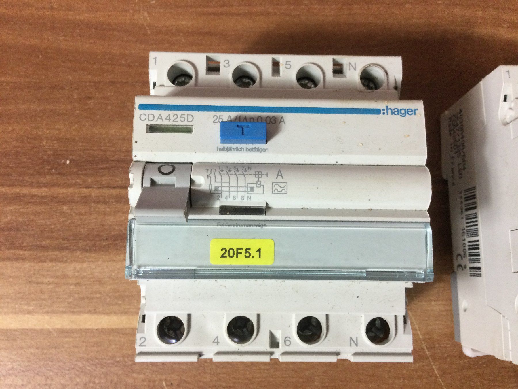 Hager Componenti elettronici: Gebrauchte Hager Fehlerstromschutzschalter CDA425D 25A – Usato da Wangen SZ venduto da kuriosum12 2