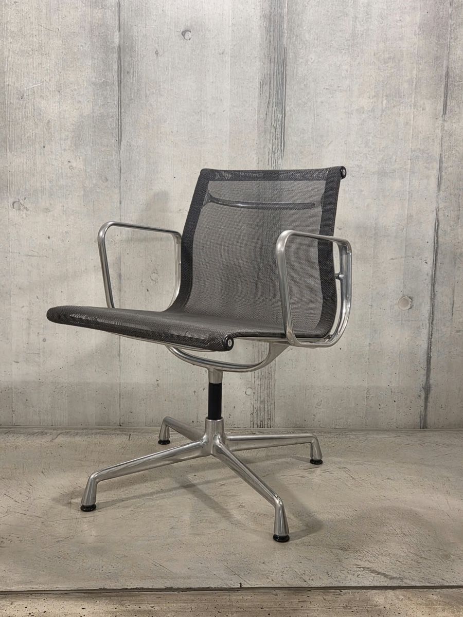 Vitra Sedie: Vitra ea108 Netzbezug – Usato da Urdorf venduto da Msakul 4