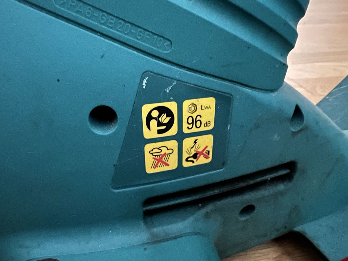 Bosch Tutti gli attrezzi: Bosch Heckenschere Elektrisch – Usato da Uznach venduto da Apuutze 2