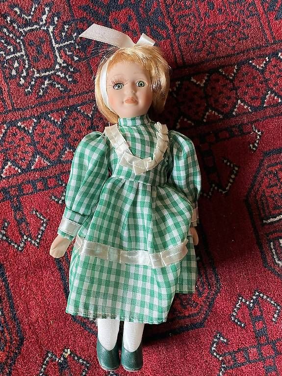 Bambole: Eine hübsche Sammlerpuppe – Nuovo e nell'imballaggio originale da Münsingen venduto da inf_kd6b
