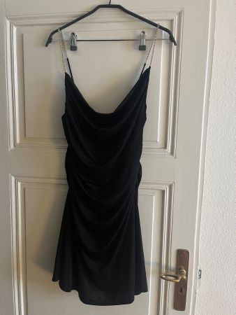 Joli robe sexy noire Bershka Séries taille L (lire S/M)