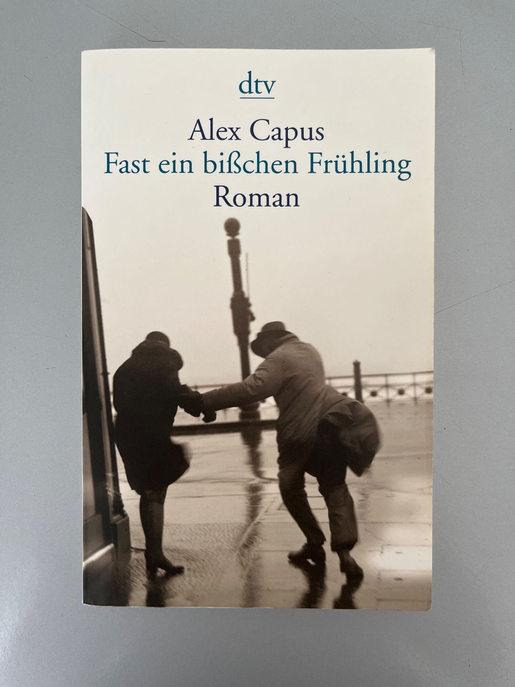 Libri: Fast ein bisschen Frühling Capus Roman Briefversand – Usato da Unterägeri venduto da flu_zp5d