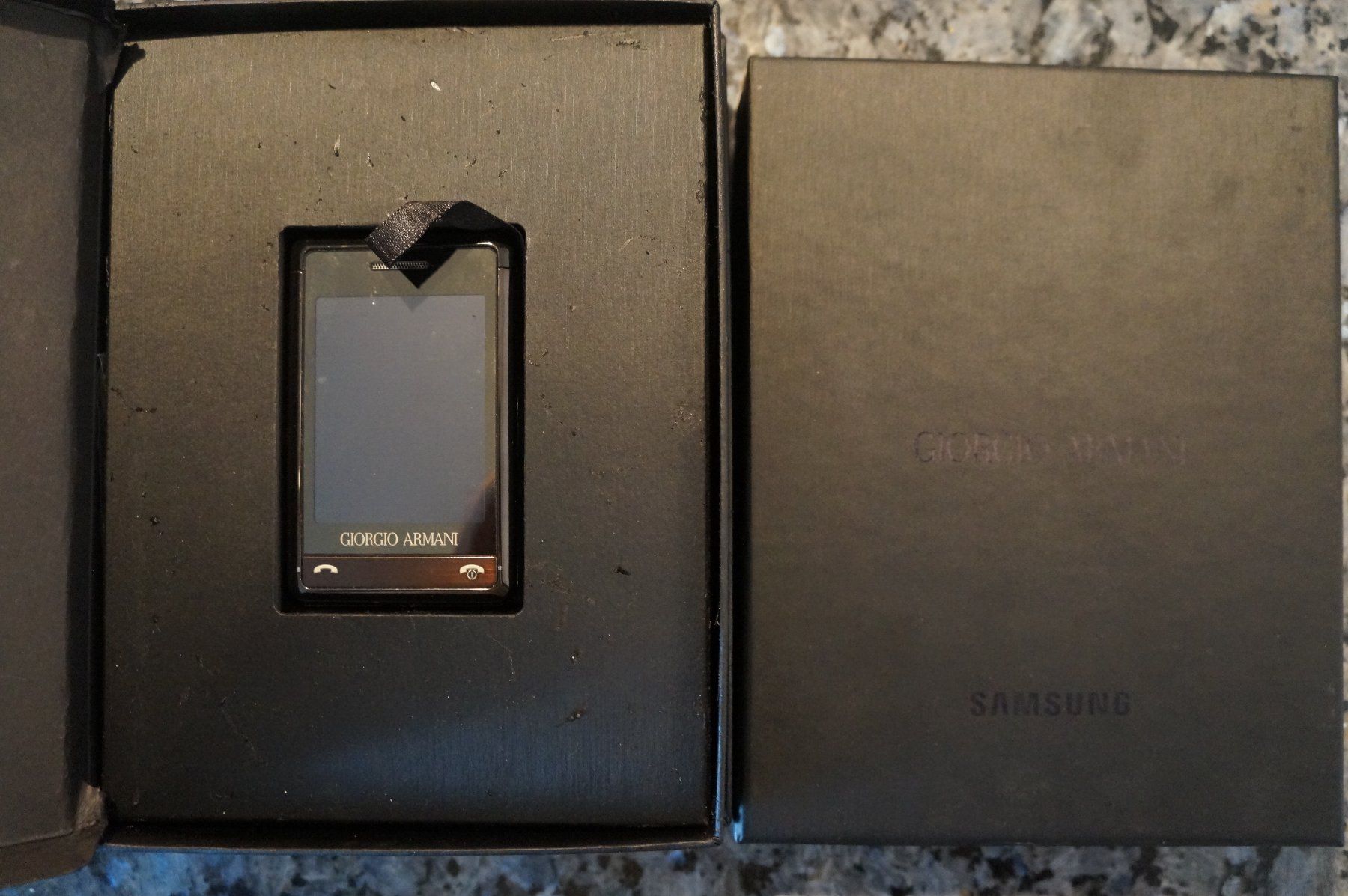 Samsung Telefoni cellulari / Smartphones: Samsung Handy Giorgio Armani – Nuovo e nell'imballaggio originale da bronschhofen venduto da blackpearl01
