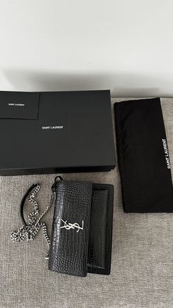 YSL SUNSET MEDIUM IN CROCODILE-EMBOSSED LEDER