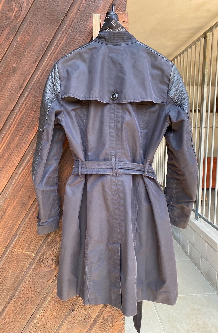 Burberry Mäntel: Schwarzer Burberry Brit Trenchcoat mit Leder – Gebraucht aus Roches BE von Anamun 2