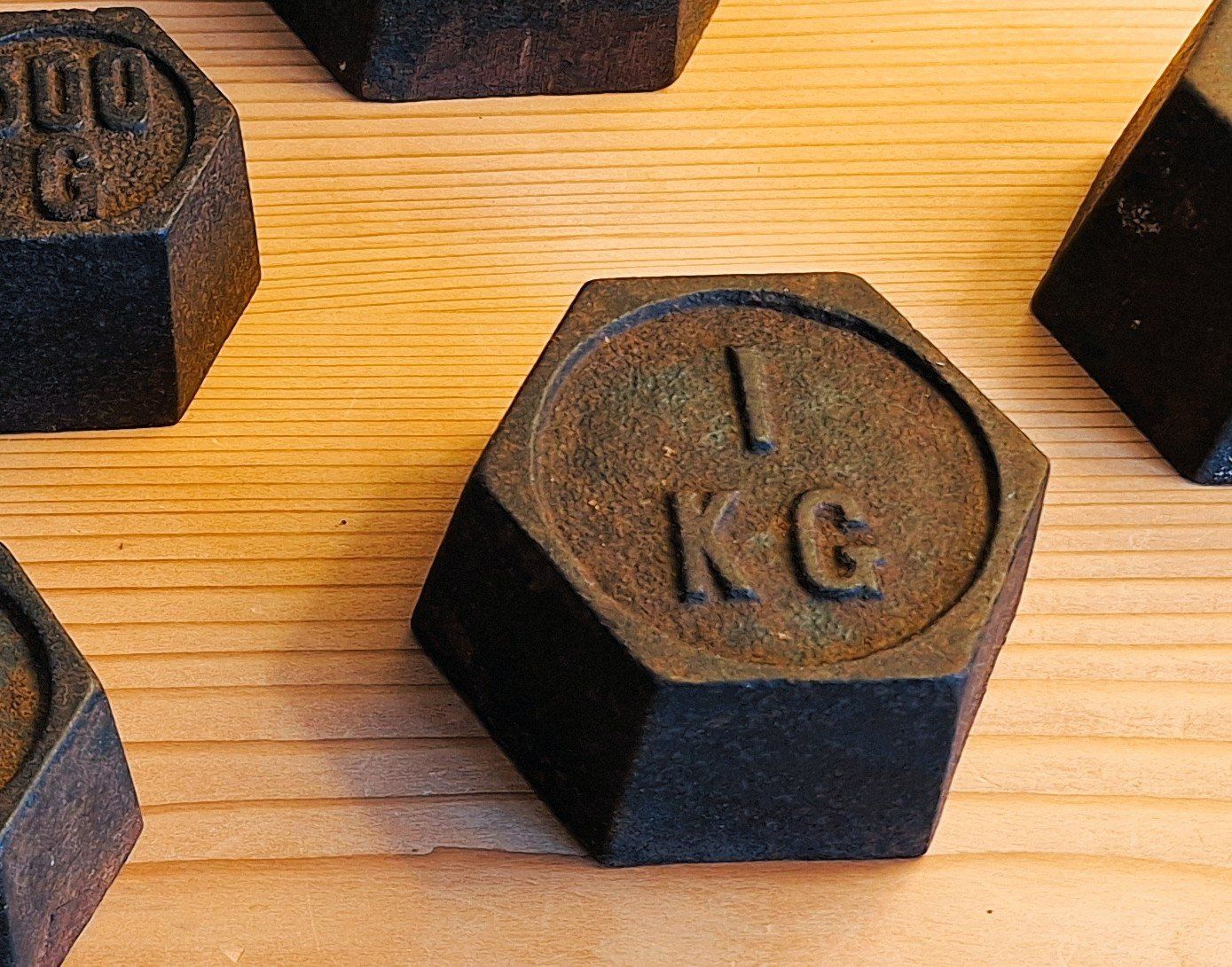 Bilance e pesi: Gewichtsstein 1 Kilogramm, antik, ab 1.- – Usato da Winterthur venduto da chvch 2