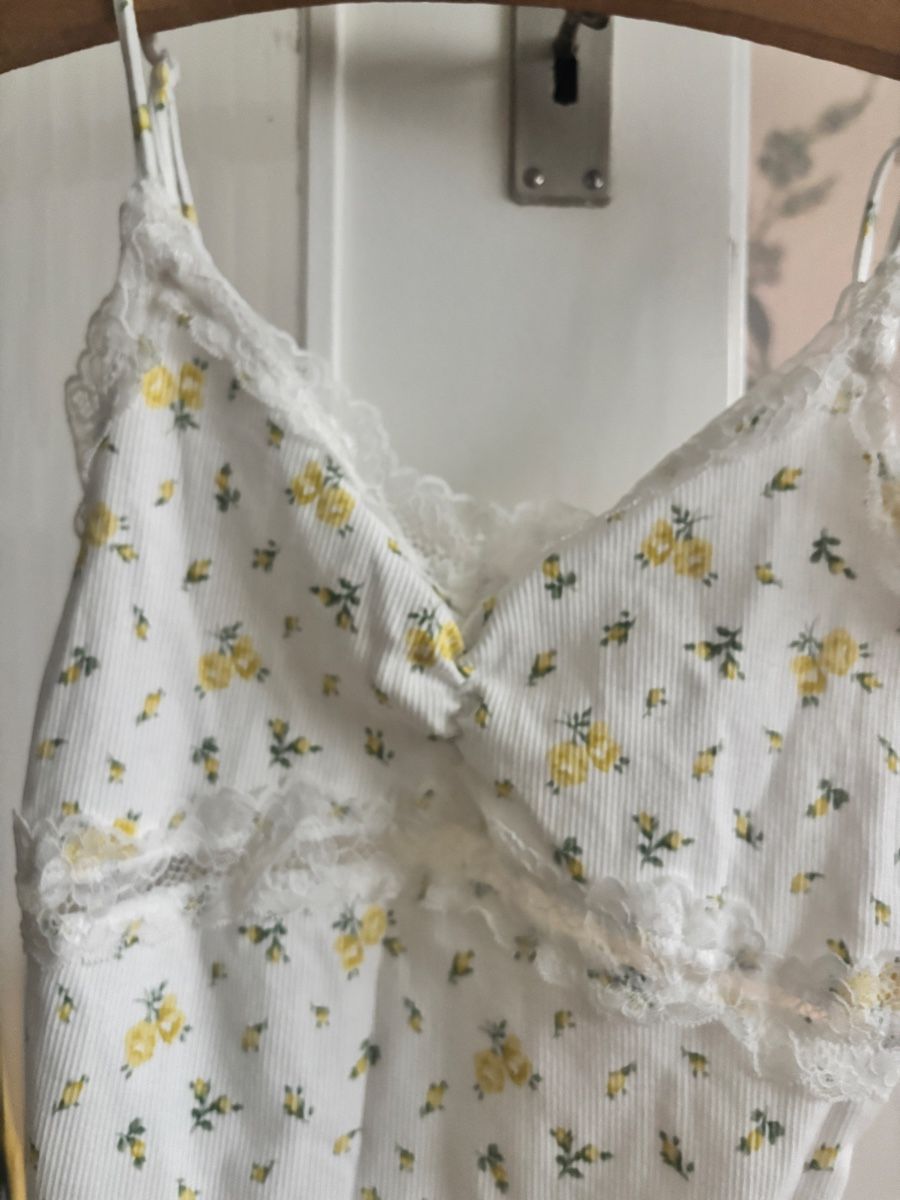 H&M Tops: H&M Top mit Blumenmuster und Spitze Groesse S – Neu (gemäss Beschreibung) aus Kehrsatz von luc_vs5c 1