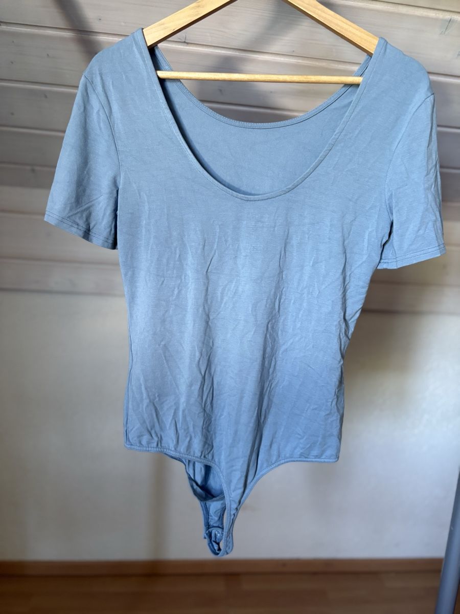 Top: BLAUES BODYSHIRT MIT RUNDHALSAUSSCHNITT – Nuovo (secondo la descrizione) da Bettwiesen venduto da wombat90 1