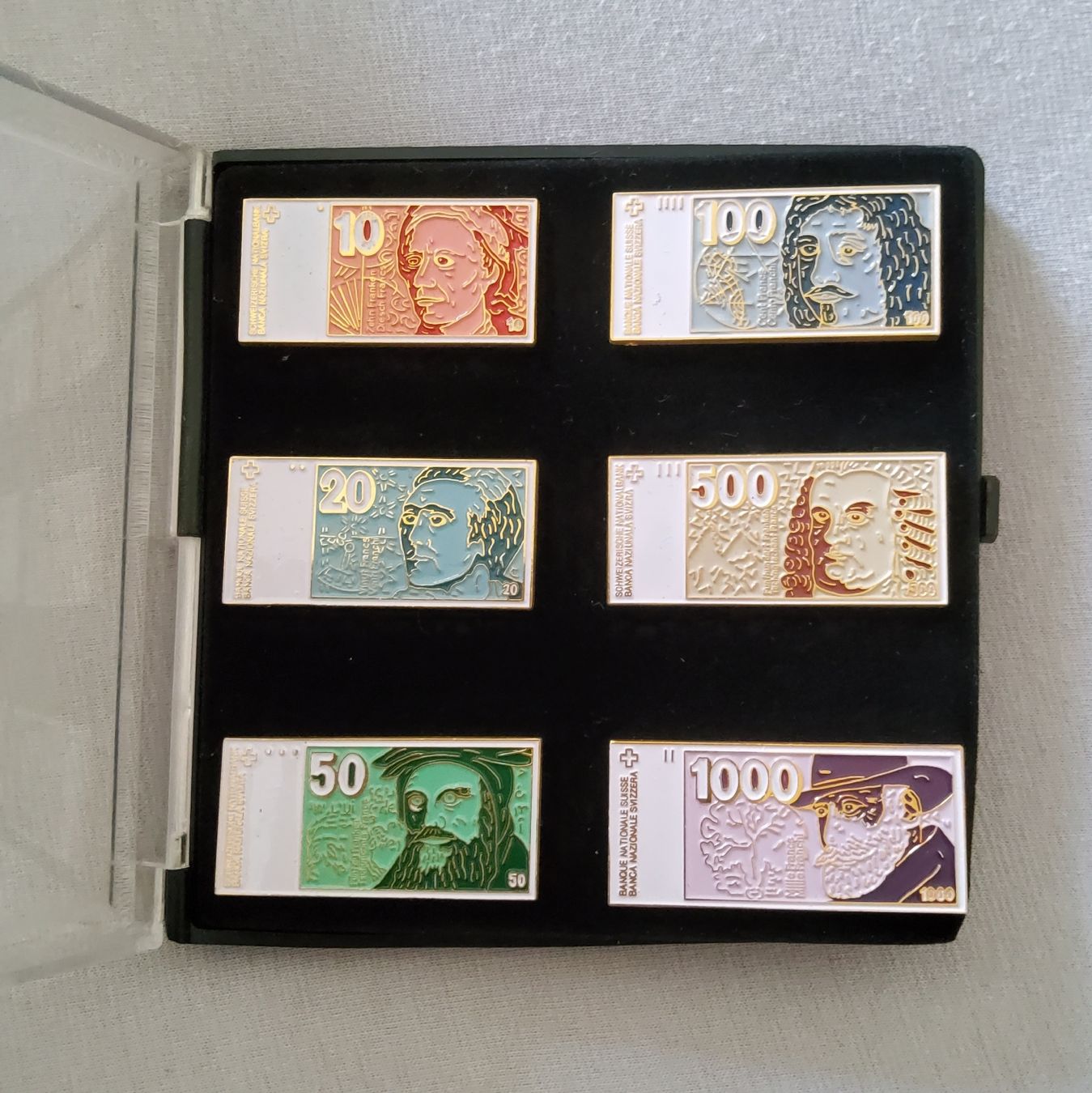 Spille & Fermagli: 6 PINS "SCHWEIZER BANKNOTEN" – Usato da Engelberg venduto da Rotti13