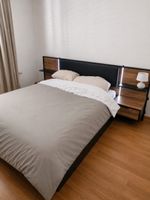 Bett mit Nachttischen und Schrank, Holzoptik, Schwarz