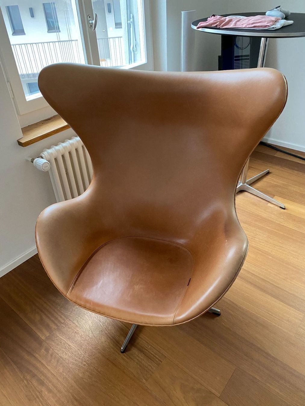 Fritz Hansen Poltrone: Egg chair&ottoman set Arne Jacobsen – Usato da zuerich venduto da Thorleif_Tvricvm 1