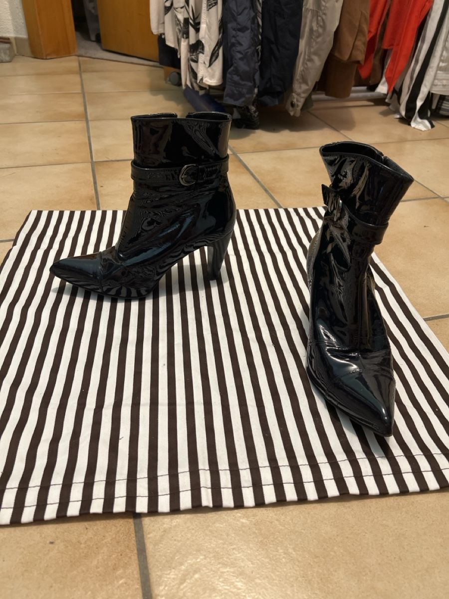 Damenschuhe: Bottines vernies noires T.38  – Gebraucht aus Arvillard (Salins) von mental0mystique