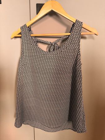 Sommerliches Top mit Muster und Schleife, Grösse 6, wie neu
