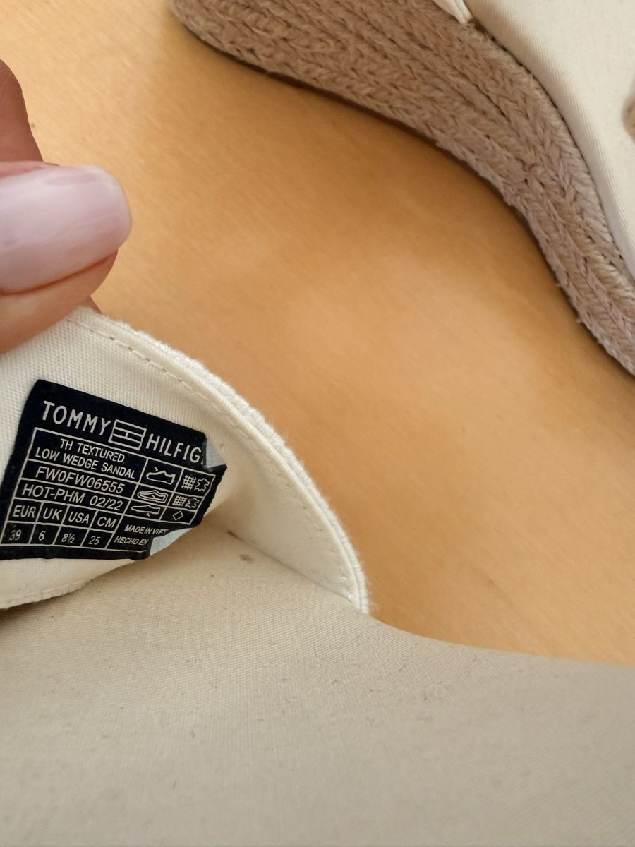 Tommy Hilfiger Damenschuhe: Sandale von Tommy Hilfiger, Größe 39 – Gebraucht aus Worb von Soben 2