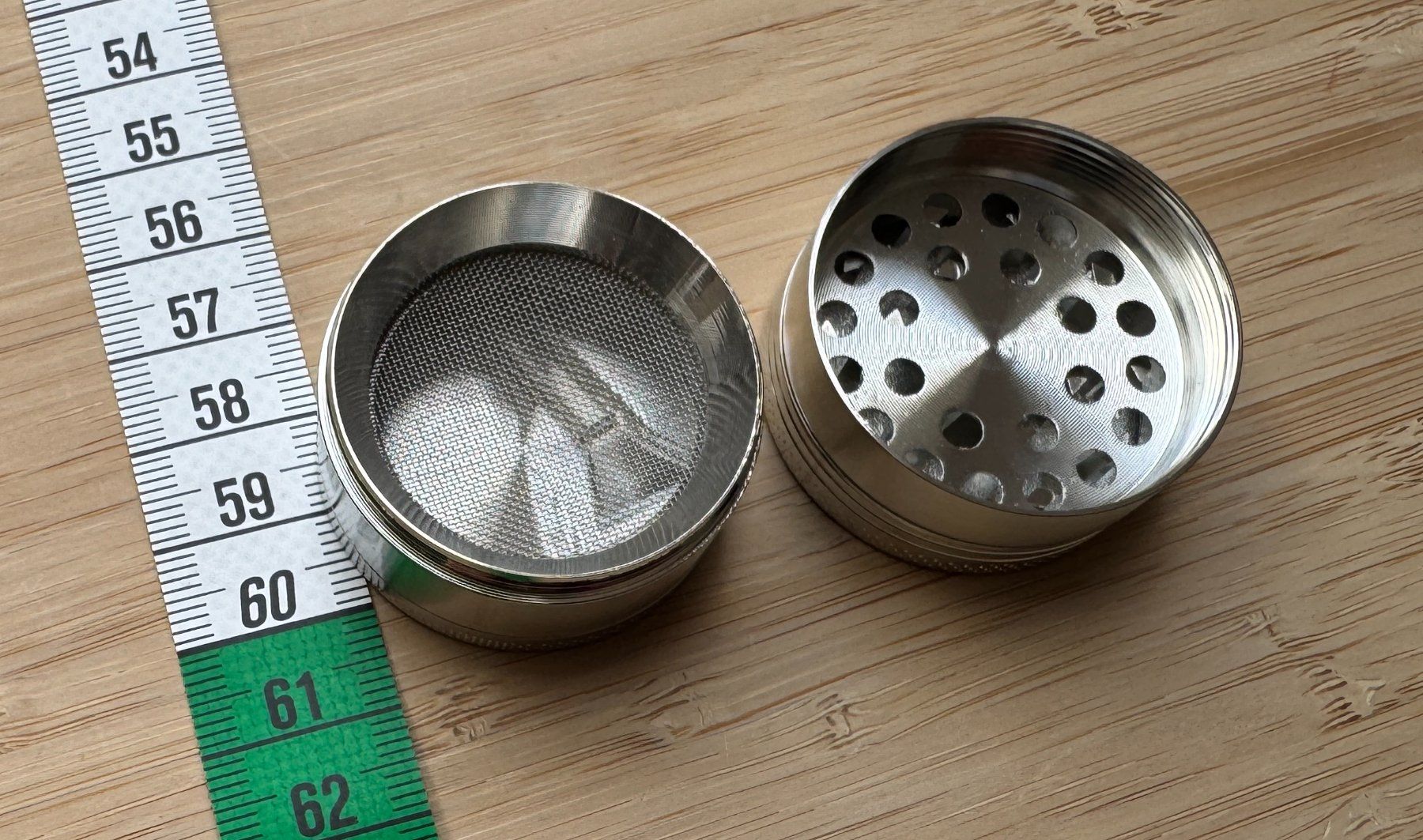 Tabacchi: silberner Metall Grinder, silver, Mühle – Nuovo e nell'imballaggio originale da Winterthur venduto da YaV 3