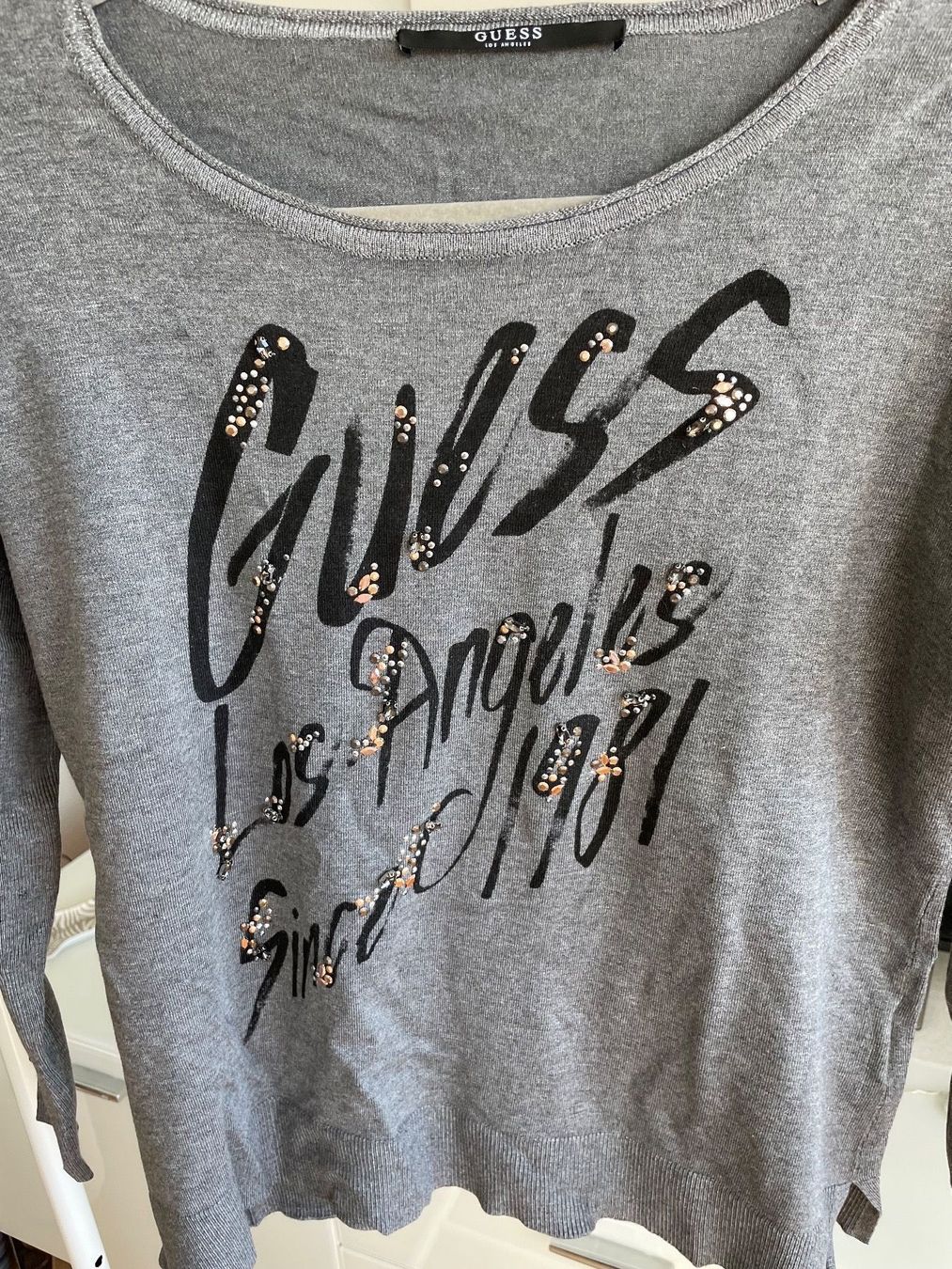 Guess Maglioni & Felpe: Cooler Pullover Guess Gr S mit Nieten – Nuovo (secondo la descrizione) da Zürich venduto da Pony74