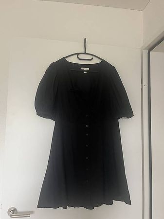 Kleid Schwarz mit Ballonärmel