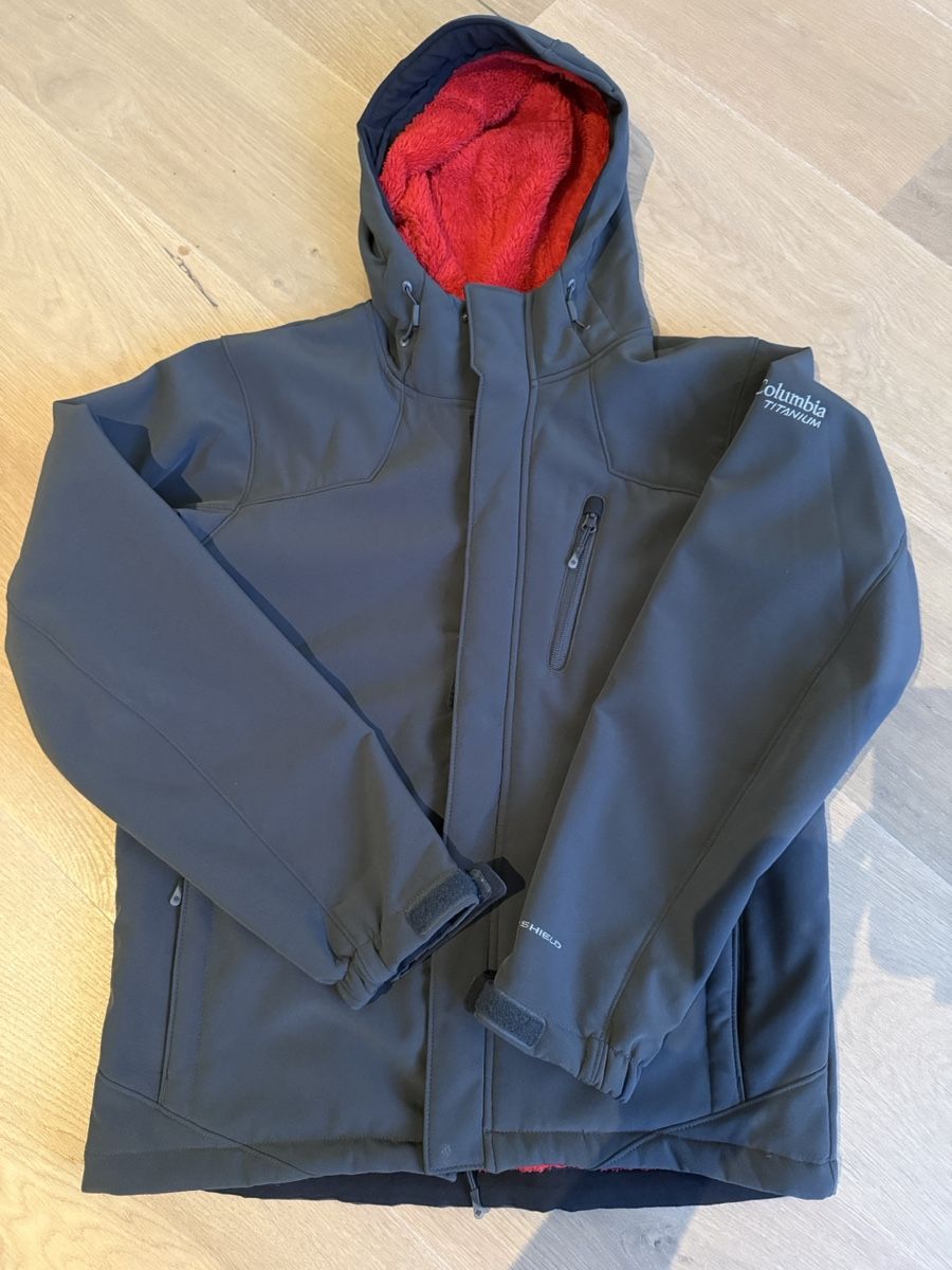 Columbia Giacche: Columbia Titanium Jacke Softshell grau, Gr. M – Usato da Rümlang venduto da zflyfa0001