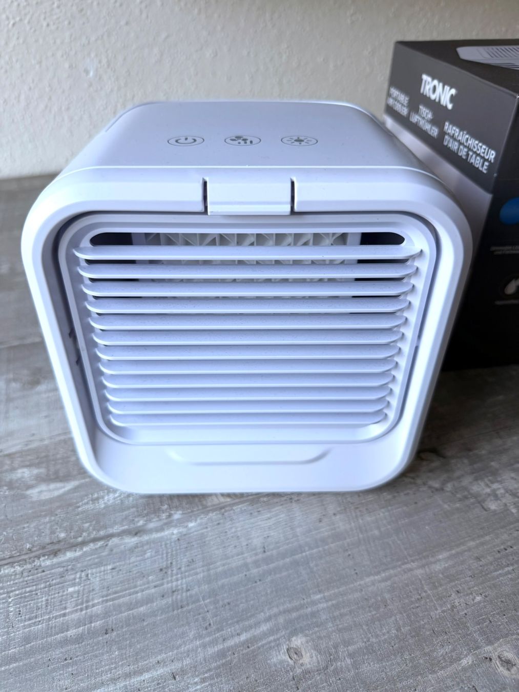 Ventilatoren: Befeuchter Ventilator mit Wassertank - in 8 Farben - Weiss – Neu (gemäss Beschreibung) aus Schaffhausen von mka999 1
