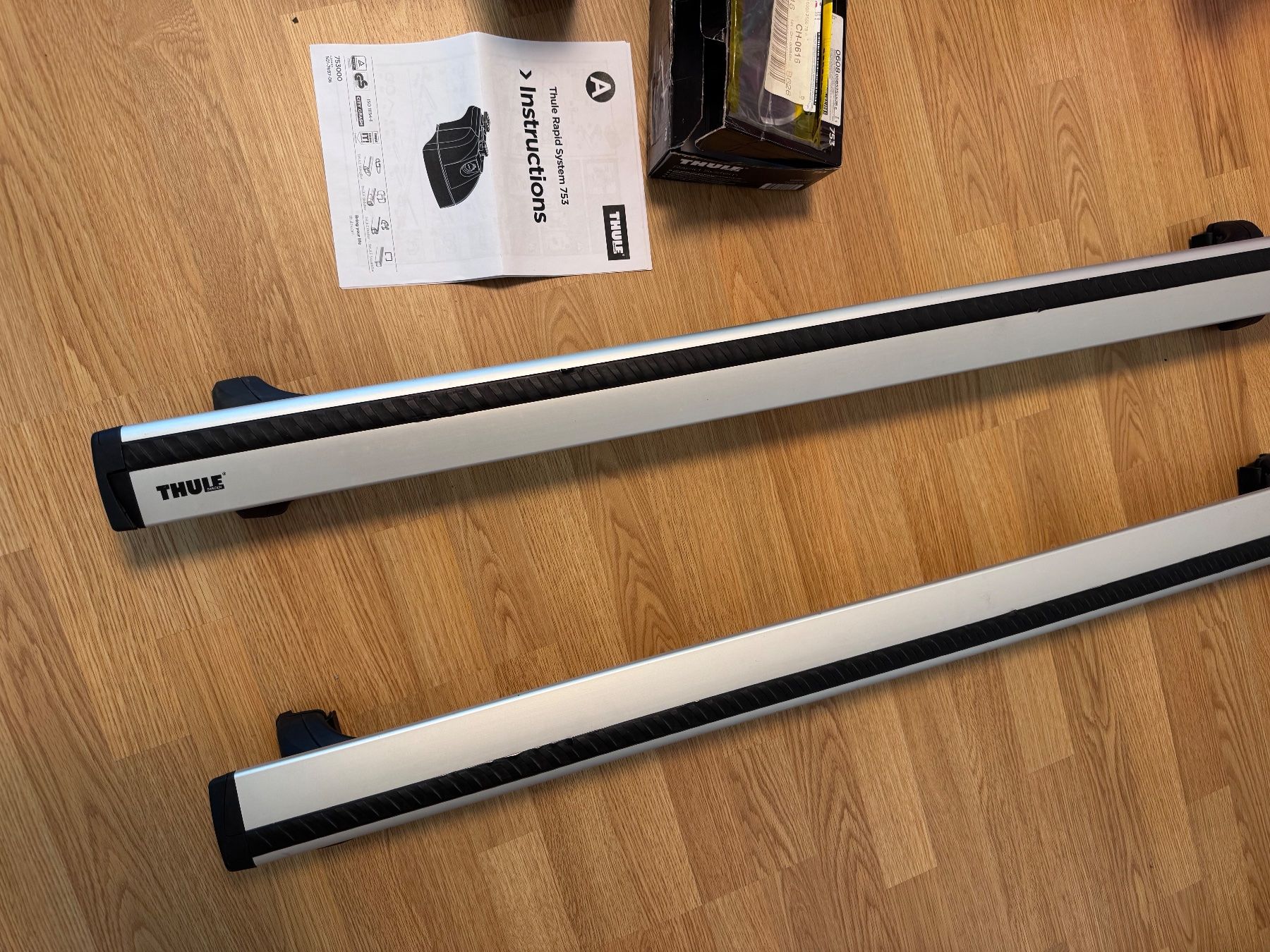 Thule Barres de toit: Thule Wingbar  + KIT 4023 – D'occasion à Horgen par pge_zw57