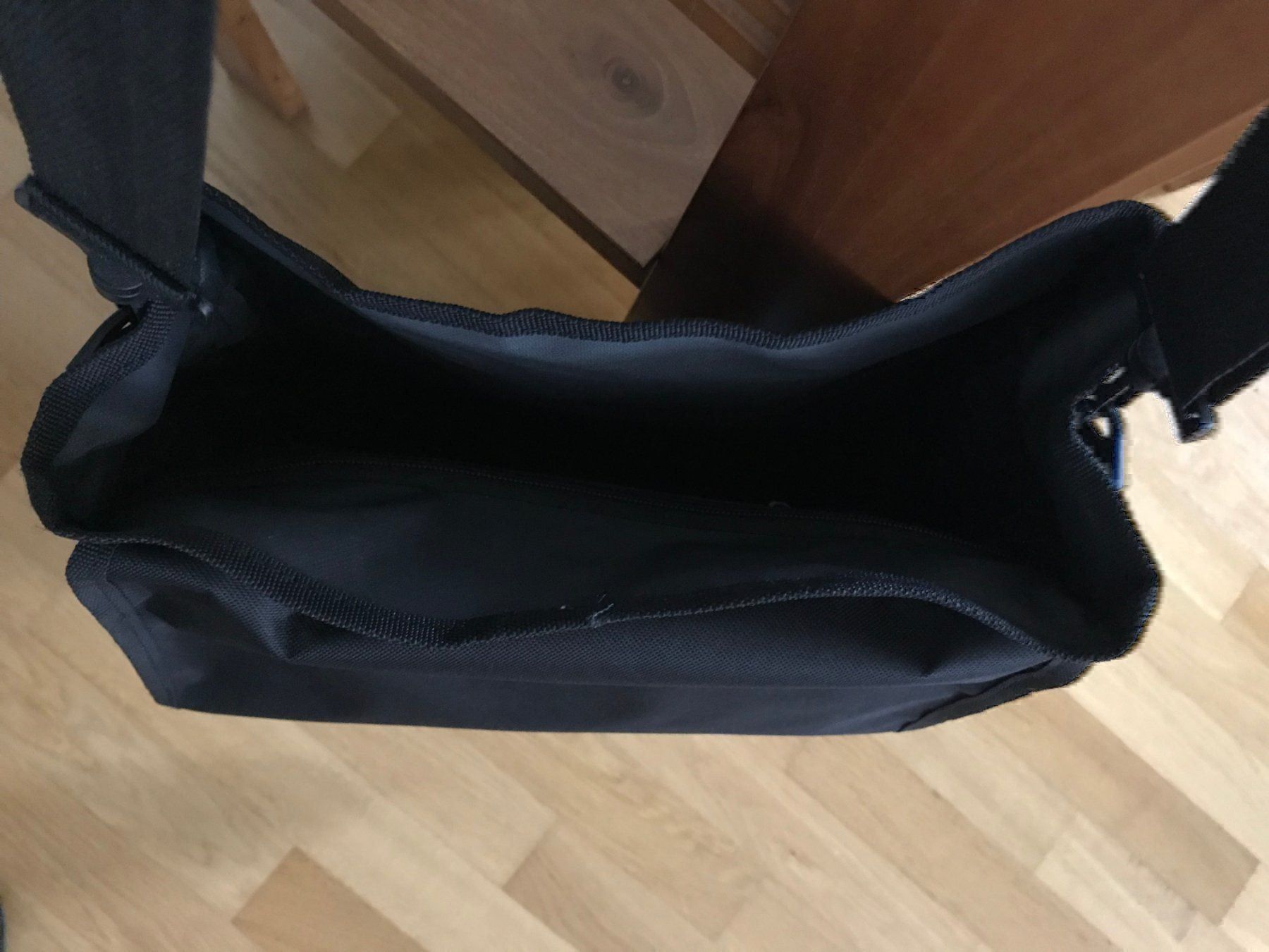Borse: Umhängetasche / Laptop-Tasche – Nuovo e nell'imballaggio originale da Zug venduto da Cry71 3