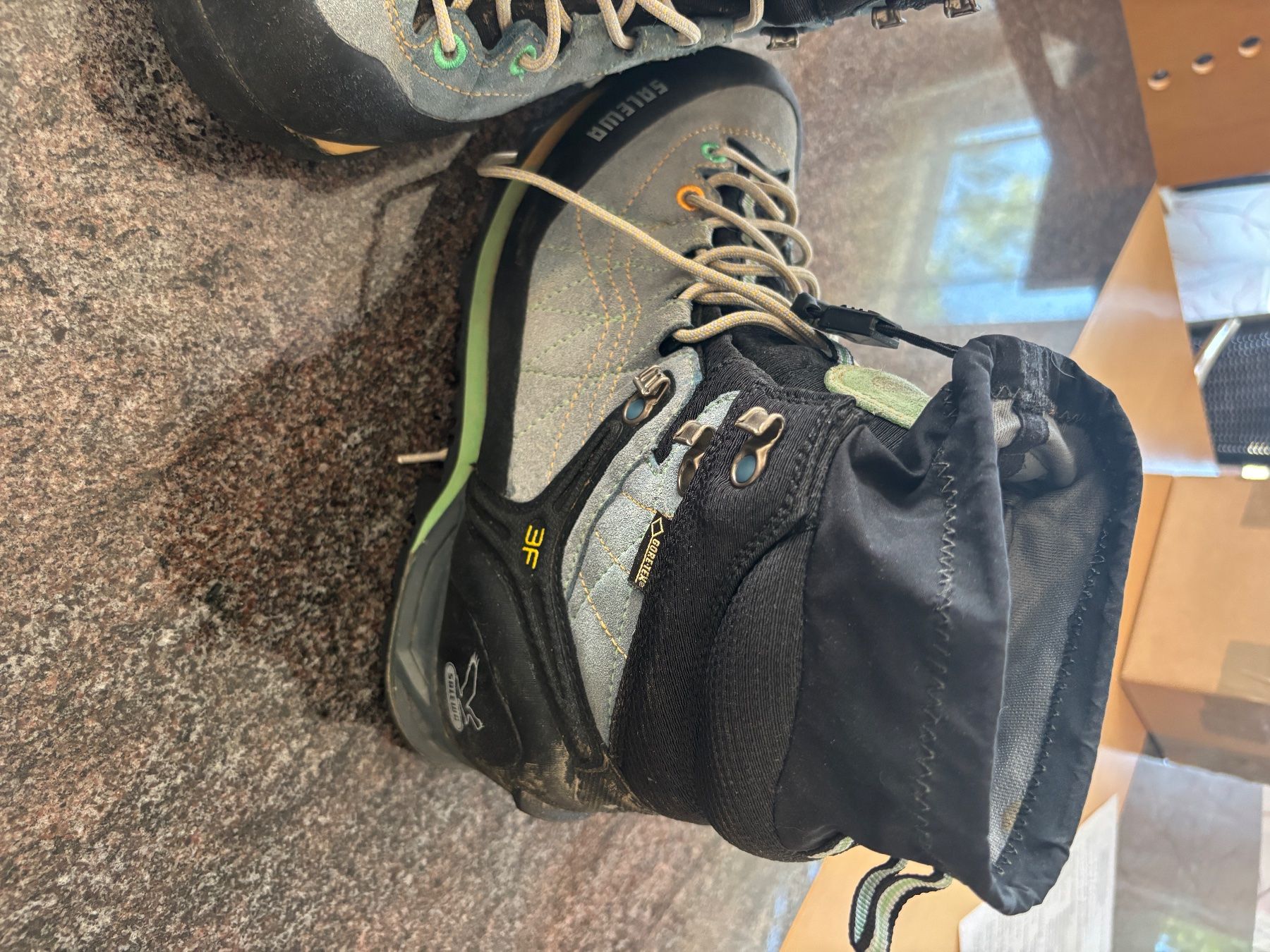 Salewa Scarpe da donna: Salewa Winter/Wanderschuhe Gr.40 – Difettoso da Hasliberg-Hohfluh venduto da hasliberg79 1