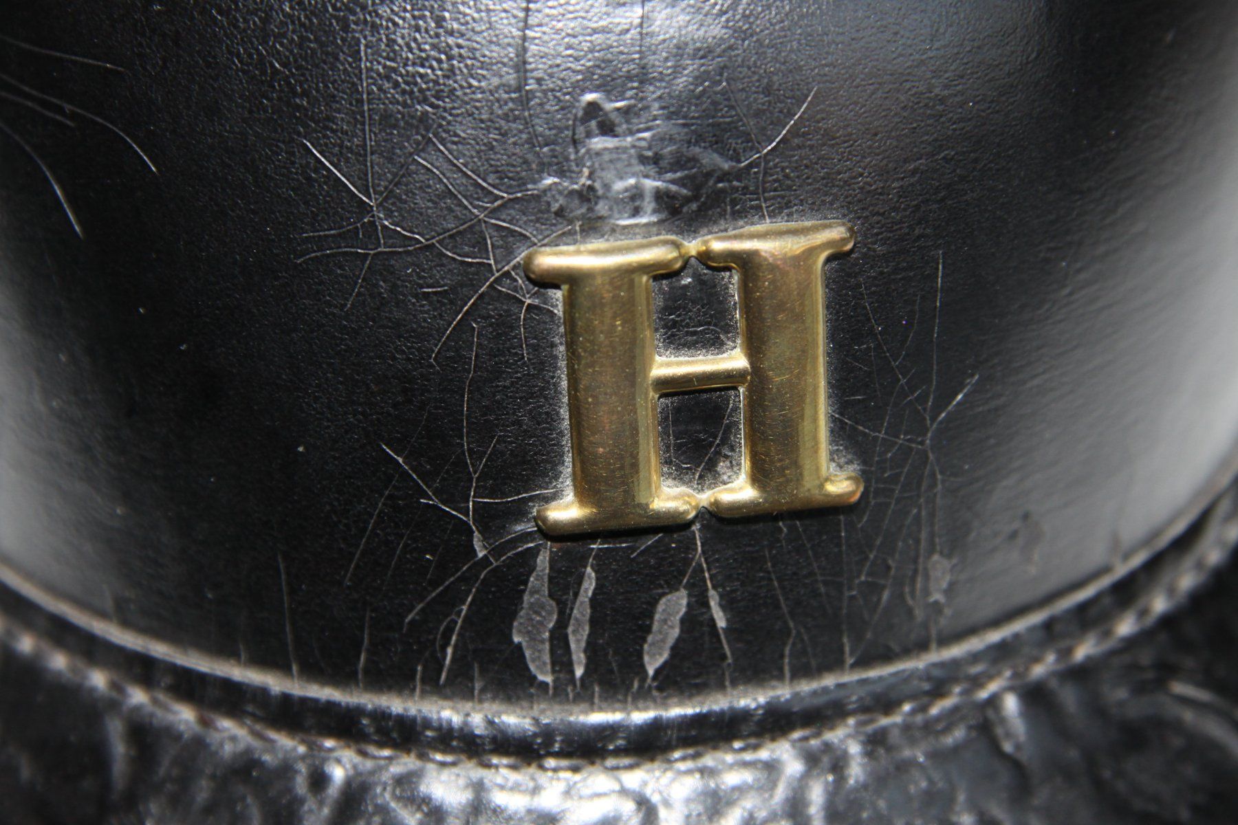 Pompieri: Feuerwehrhelm Schweiz, Lederhelm mit H Emblem – Usato da Baar venduto da ben_vrx8 3