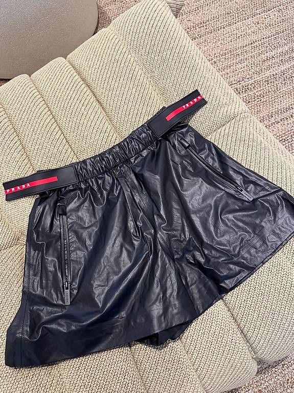 Prada Pantaloni: PRADA SHORTS – Nuovo (secondo la descrizione) da Schwyz venduto da bofb 2