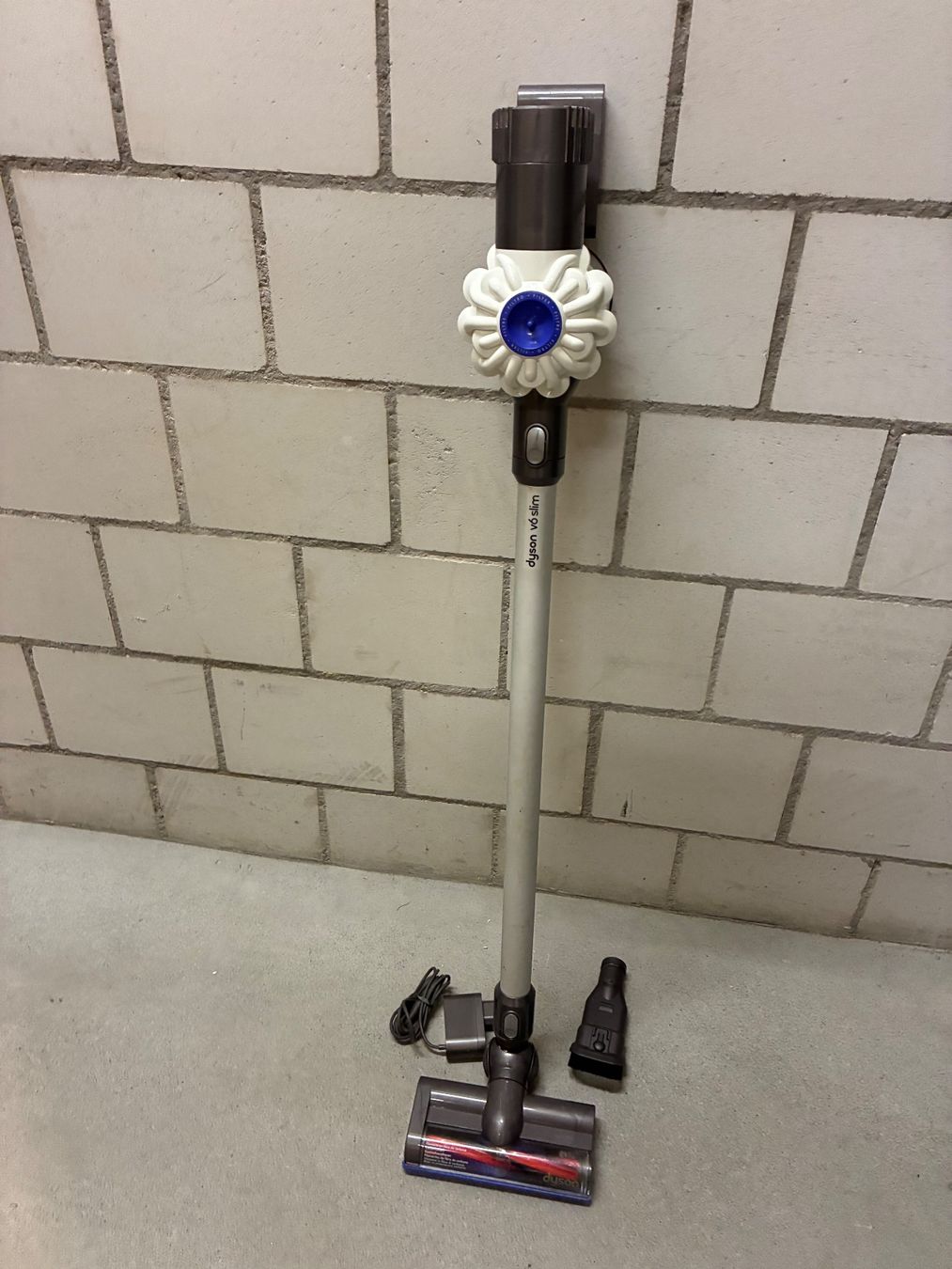 Dyson Staubsauger & Zubehör: Dyson DC 62 – Gebraucht aus Hendschiken von zkos 2