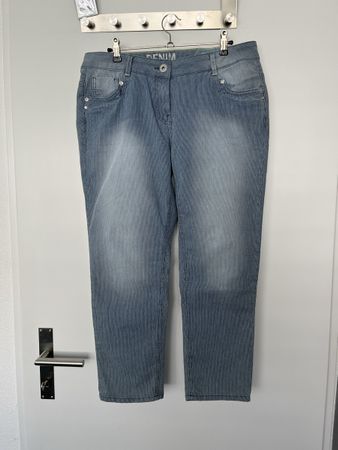Jeans Damen hellblau Grösse 31, sehr guter Zustand