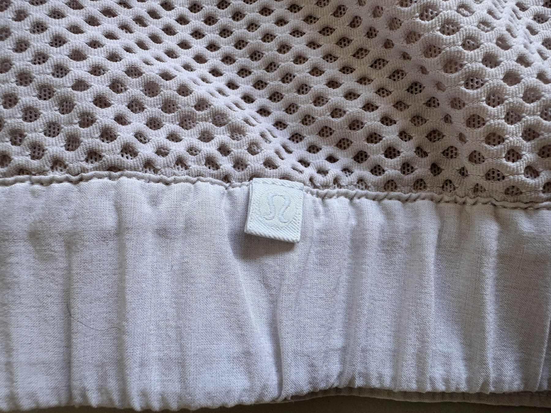 Lululemon Giacche: Lululemon mesh on mesh jacket Women Sz M – Usato da Neuchâtel venduto da _Easy_to_Find_ 6