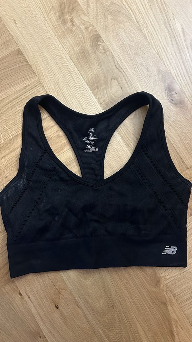 New Balance Top: Sport bra new balance – Usato da Zürich venduto da gol_zrr2