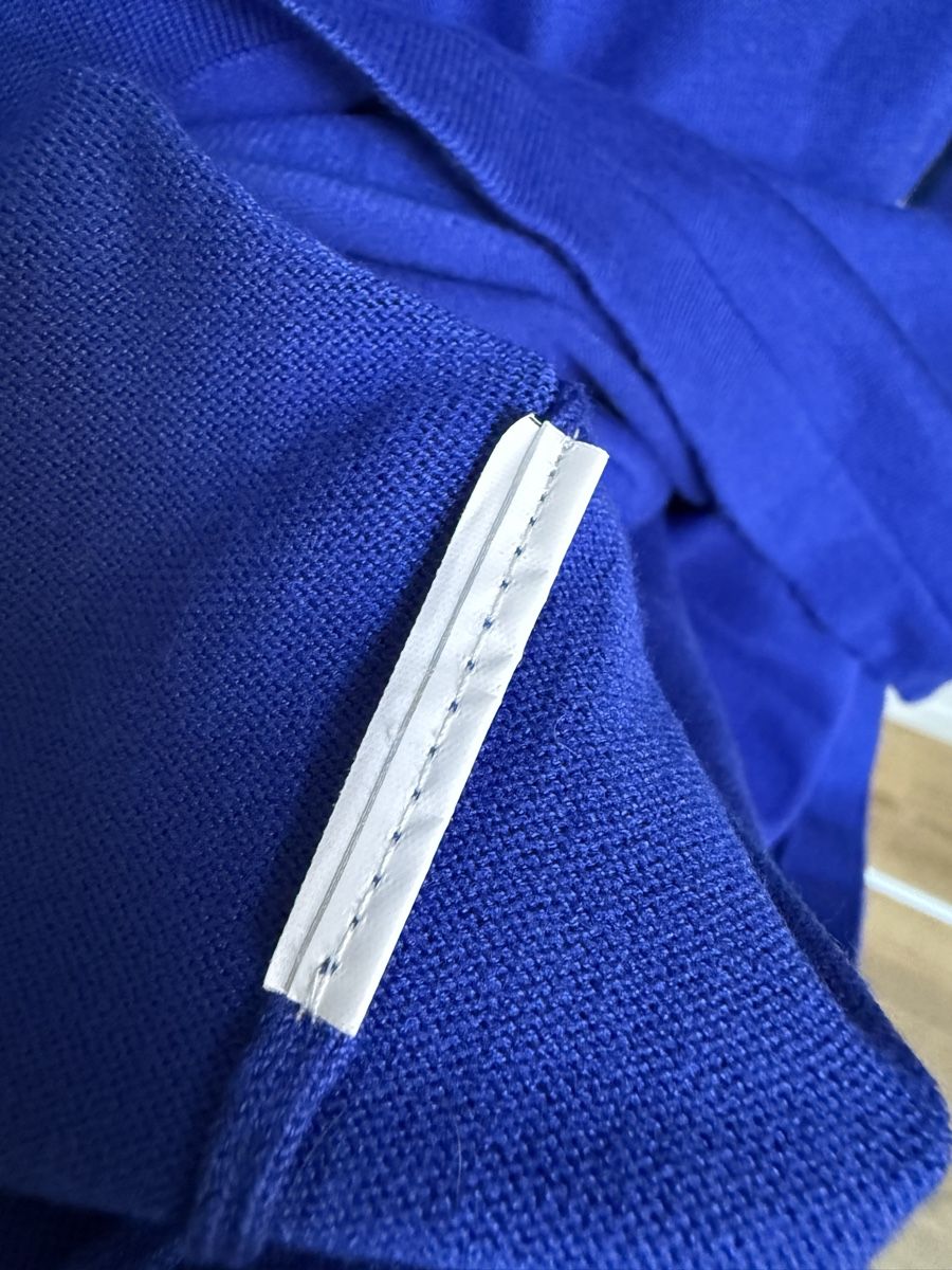 Morgan Pullover & Sweatshirts: Pull maille bleu roi boutons décoratifs Morgan, t.38/M – Gebraucht aus Tavannes von Thriftshop 5