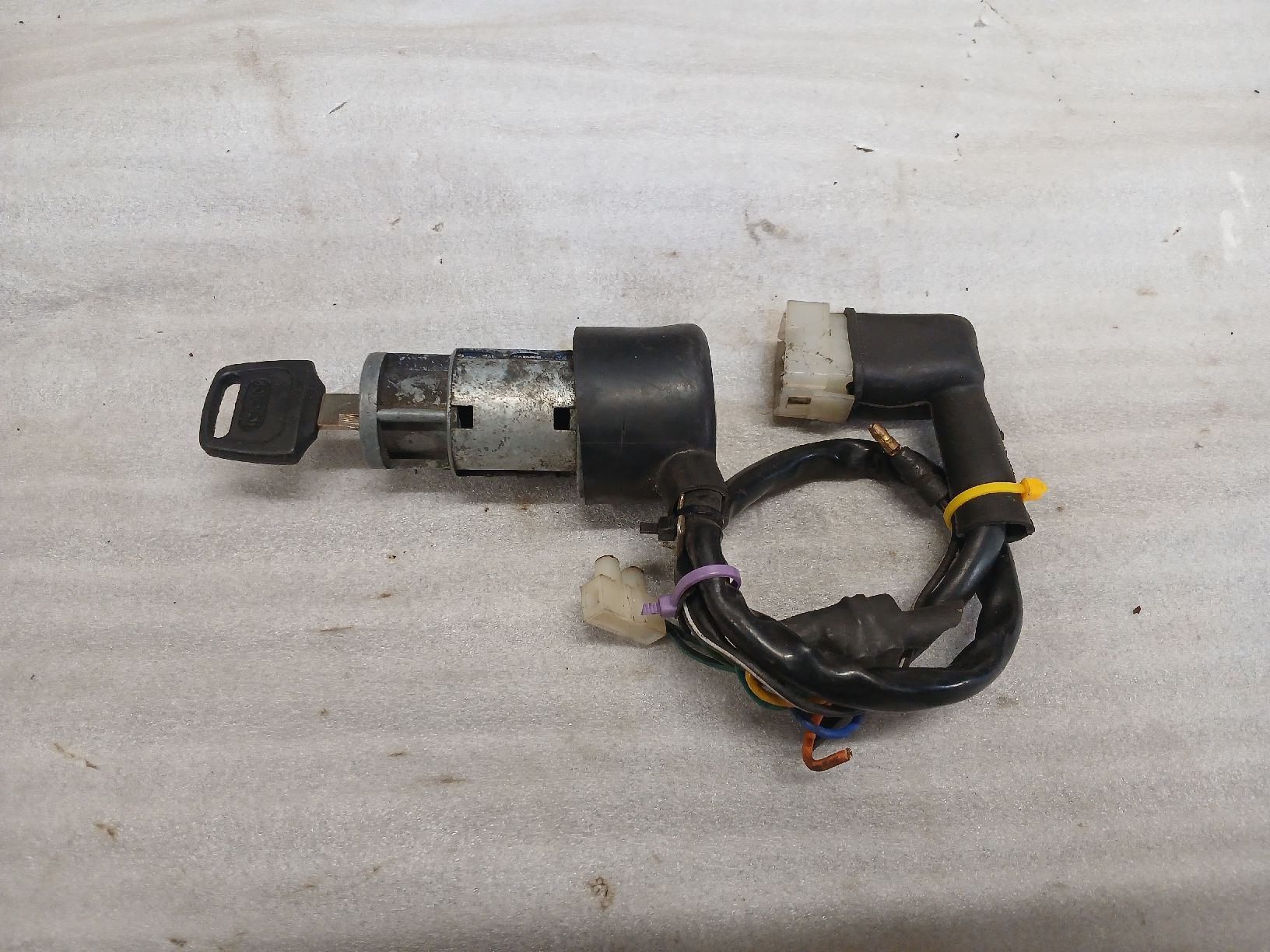 KTM Tutti i ricambio per moto: Ktm 125 Sting contacteur de clé  – Usato da Fey venduto da lobanovski1 1